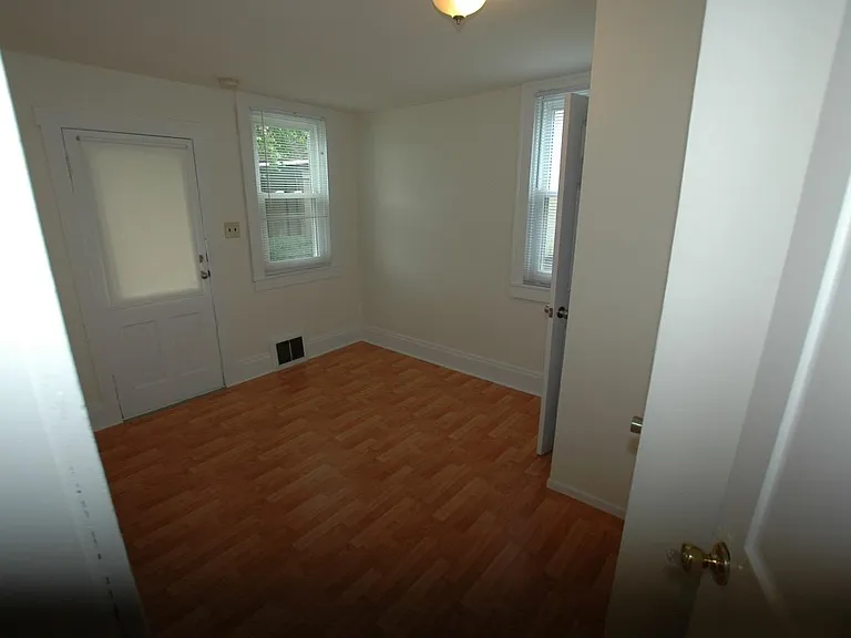 1510 Moore St — Photo 7