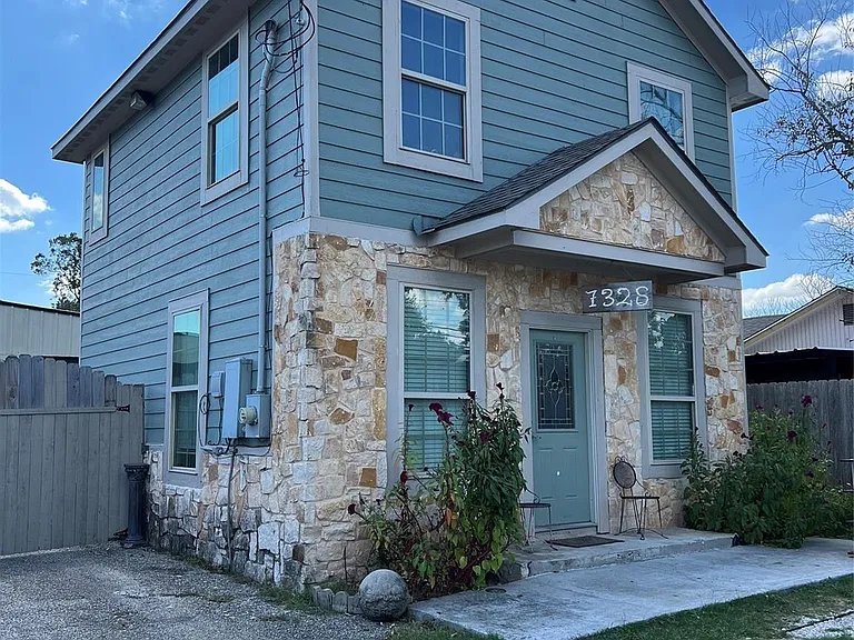7328 Market St — Photo 2