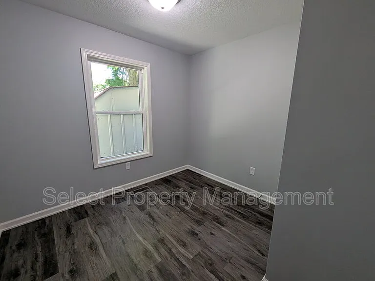 920 Courtney Dr — Photo 13