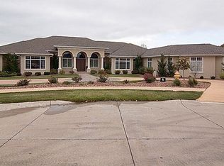 19126 246th Ave, Bettendorf, IA 52722