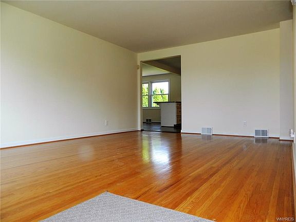 3rd image of 44 Greenway Blvd