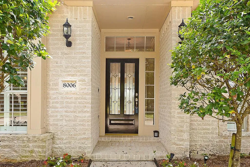 3 bed, 2402 sqft, $2,600 — Photo 3