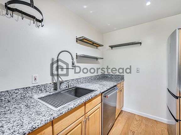 4th image of 612 Prospect St APT 1