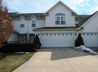 685 Ashberry Ln, Avon Lake, OH