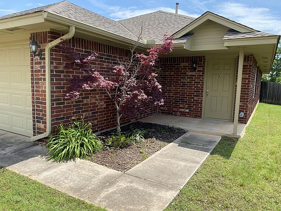 3rd image of 4100 Applegate Dr
