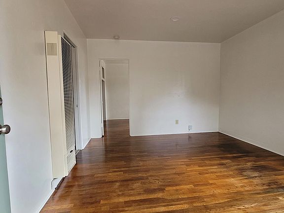 3rd image of 3720 Ingraham St #3720