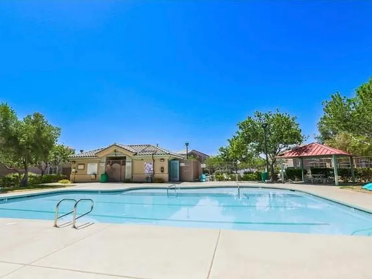 Humus Ave — Photo 6