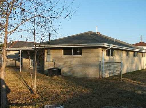 2nd image of 2812 Creely Dr