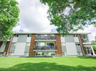 1602 Sherwood Dr, Strathcona County, AB T8A0Z2