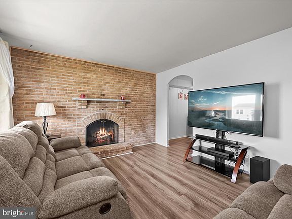 4th image of 276 Pinoak Dr