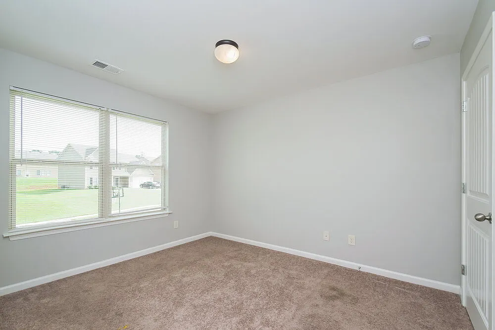 4 bed, 2.0 bath, 2109 sqft, $2,195 — Photo 2