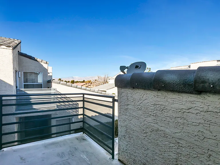 # Guardian Realty 6250 W Flamingo Rd Apt 55 Las Vegas Condo Rental balconey with view_02062020