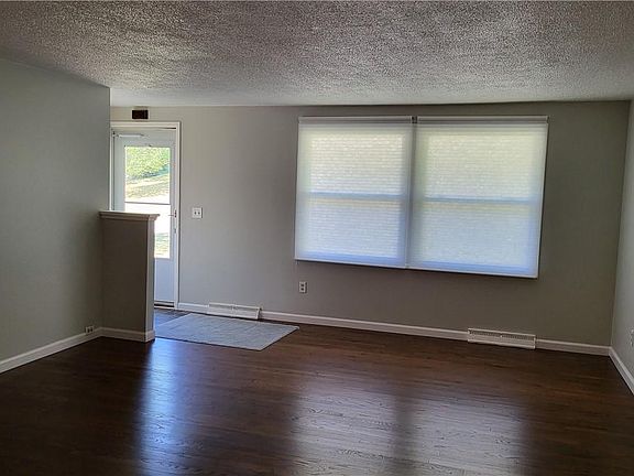 3rd image of 1440 Balsam Dr
