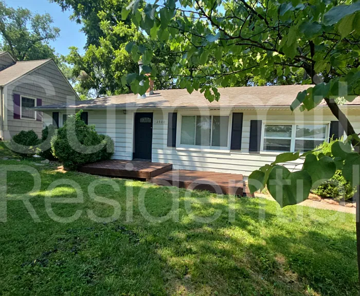 2500 NE 46th St — Photo 3