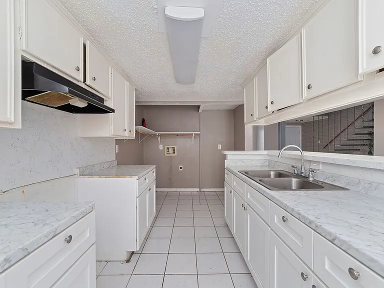 Newly Renovated Apartment In Houston — Photo 26