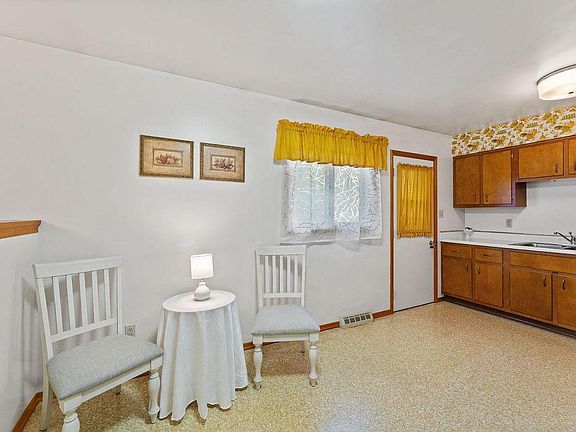 5th image of 865 W 72nd Ct