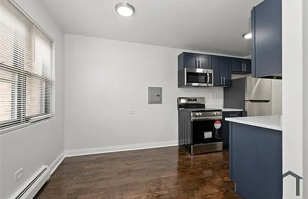 8039 S King Dr #303 — Photo 2