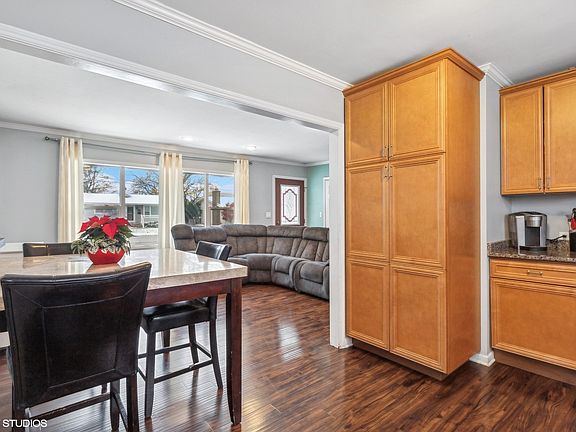 5th image of 265 Heather Ave