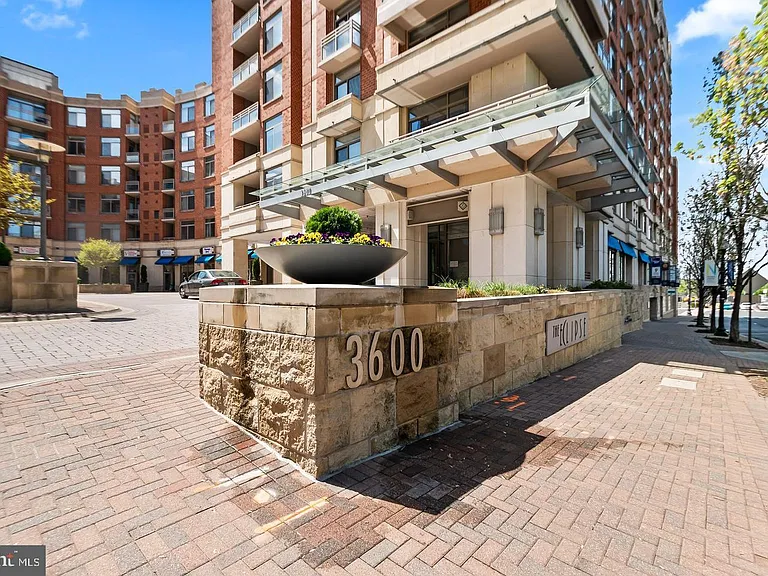 3600 Glebe Rd #330W — Photo 2