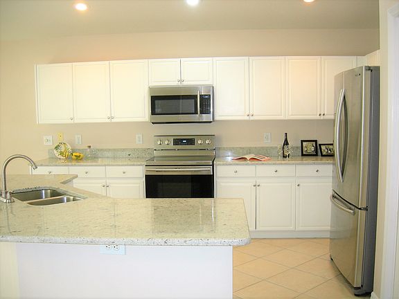 3rd image of 4617 River Close Blvd