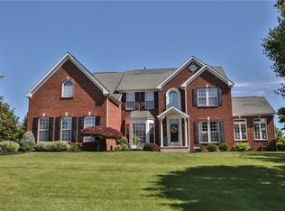 541 Yale Ct, Victor, NY 14564