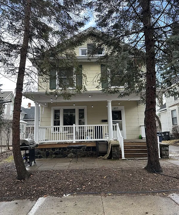 807 Arch St
