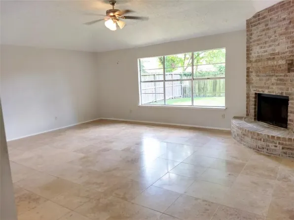 431 N Compass Rose Cir, Crosby, TX 77532