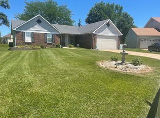 987 Keeneland Rd, Florissant, MO 63034