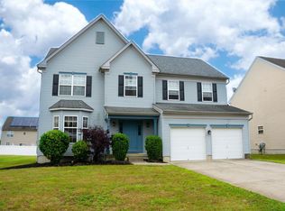 18 Thousand Oak Dr, Sicklerville, NJ 08081