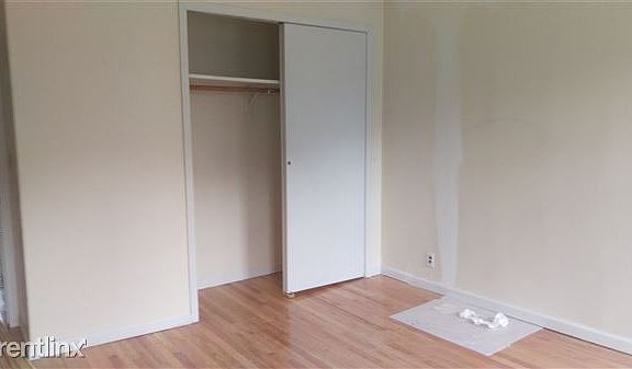 3rd image of 309 Roebling St #3419733