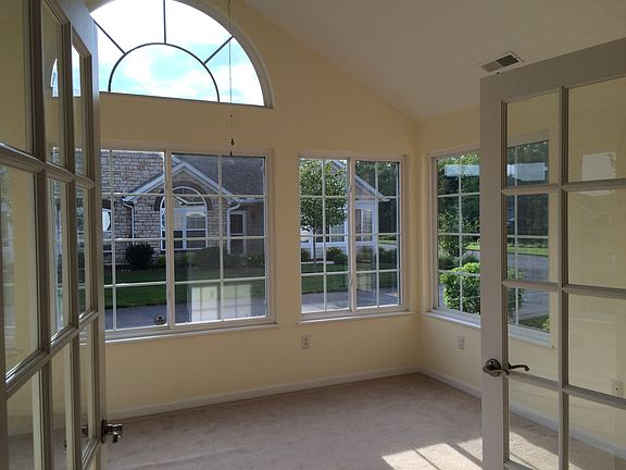 5th image of 1532 Bridgewater Way S
