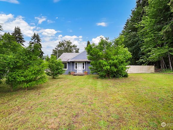 2nd image of 3601 Landau Avenue NE