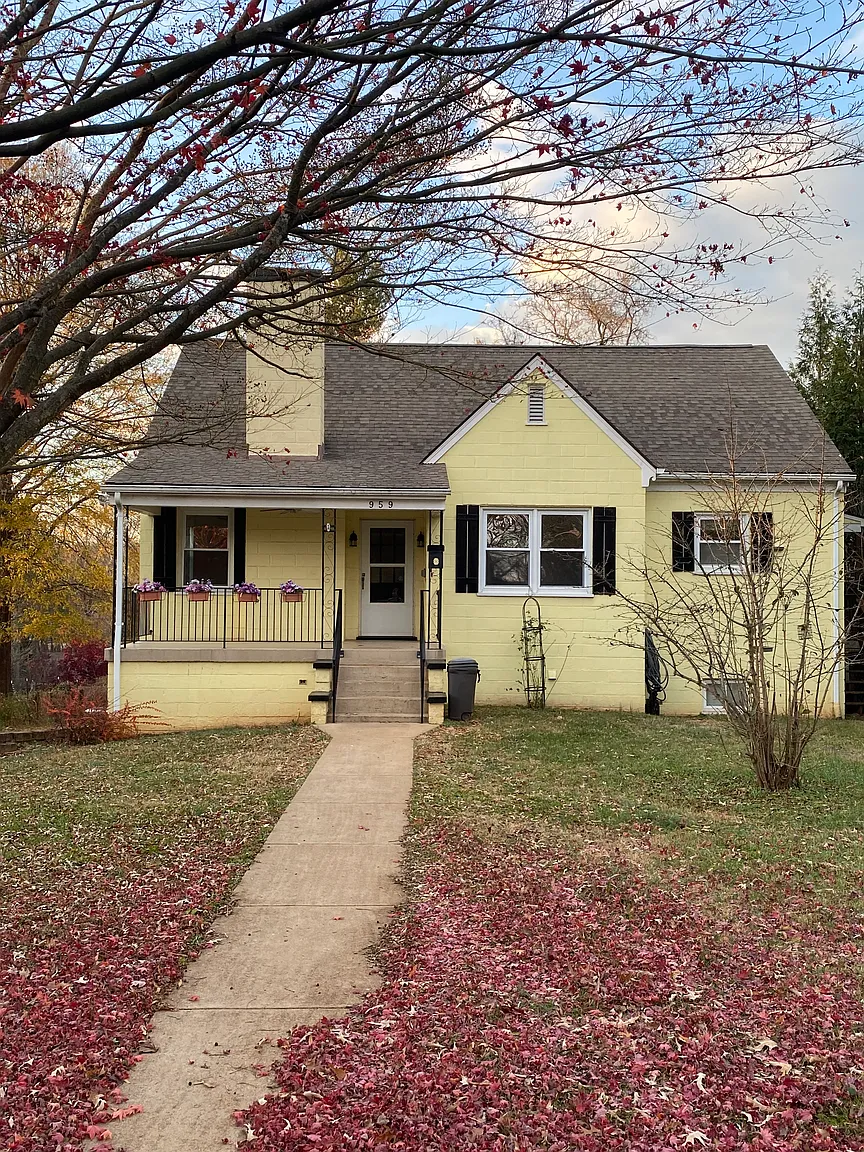 959 Locust Ave photo 1