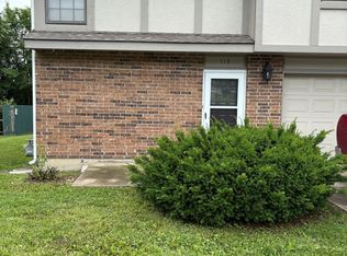 113-115 W Foxwood Dr, Raymore, MO 64083
