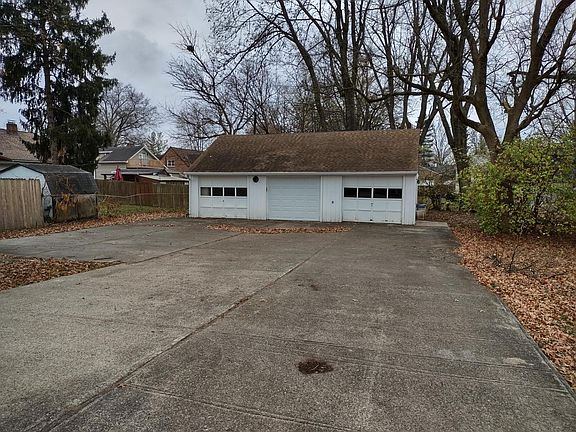 3rd image of 215 Tebbs Ave