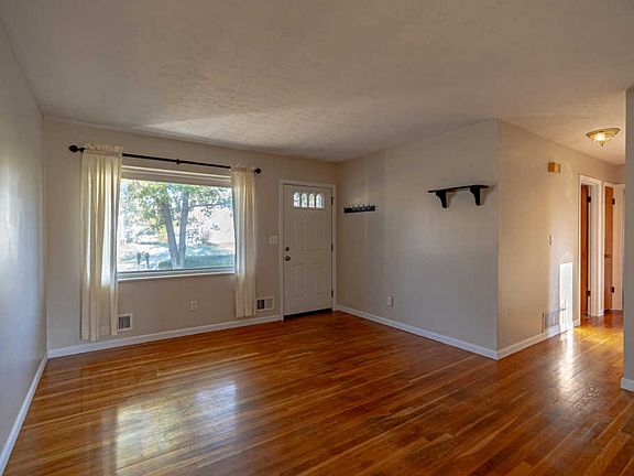 5th image of 9603 Scarborough Ave