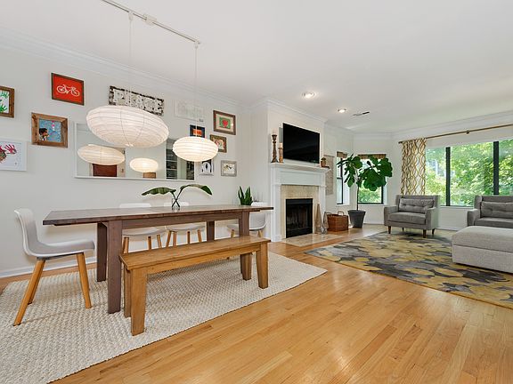 5th image of 2439 N Burling St #1