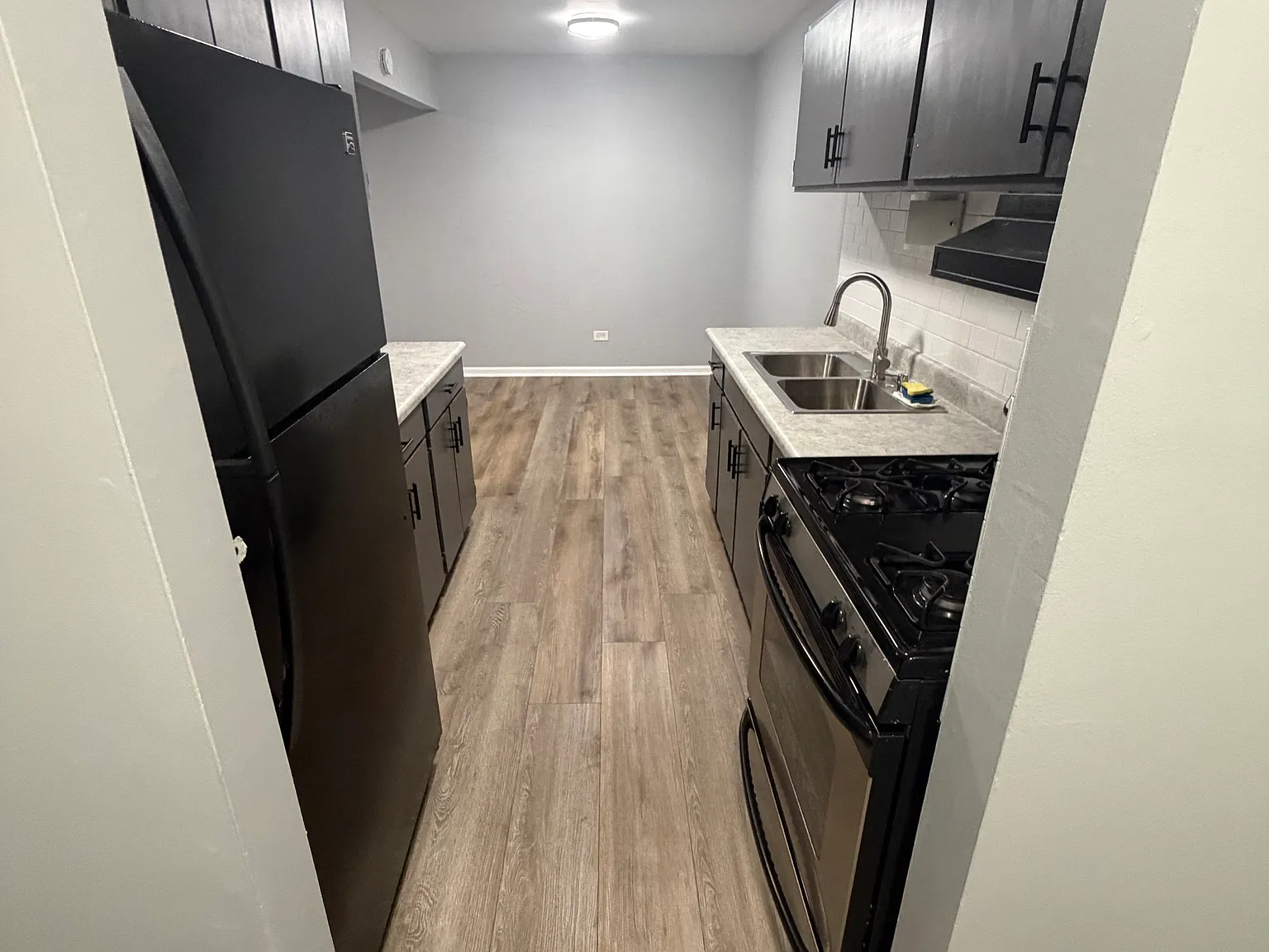 2 bed, 1000 sqft, $2,050 — Photo 4