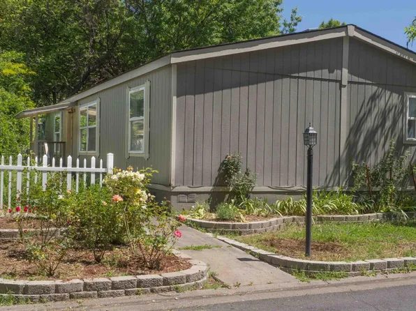 633 E Archwood Dr Unit 12, Eagle Point, OR 97524