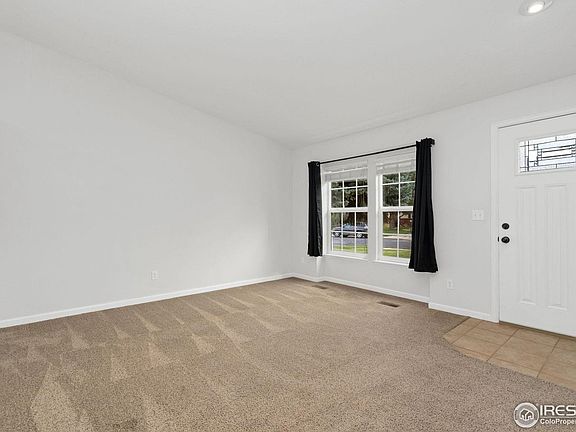 3rd image of 915 Banyan Ct