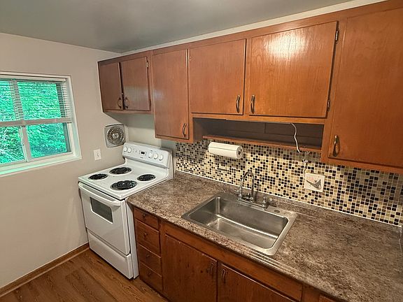 2nd image of 14 Mount Pleasant St #10