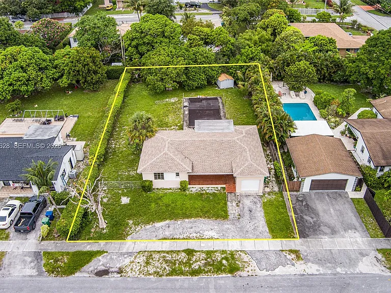 13020 NW 1st Ave — Photo 35