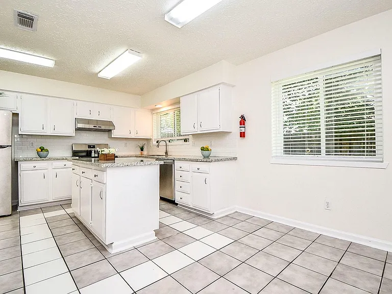 16823 Cobble Ridge Dr — Photo 16