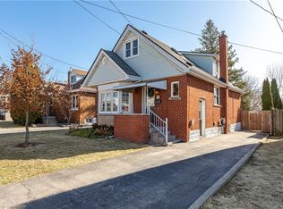 19 Woodbridge Rd, Hamilton, ON L8K3C6