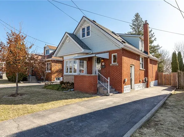 19 Woodbridge Rd, Hamilton, ON L8K 3C6