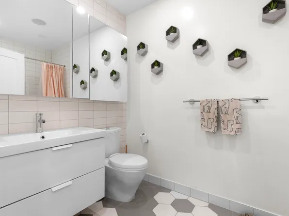 121 The Promenade image 15 of 26