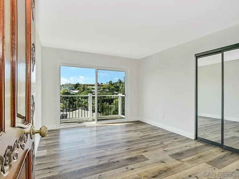 1935 Nautilus St — Photo 28