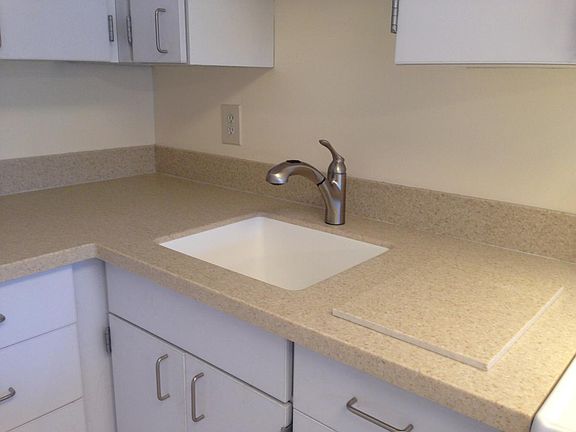 5th image of 100 Iroquois Dr APT 1