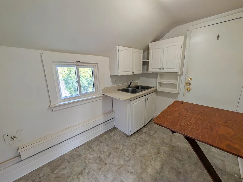 42 Leeper St #1