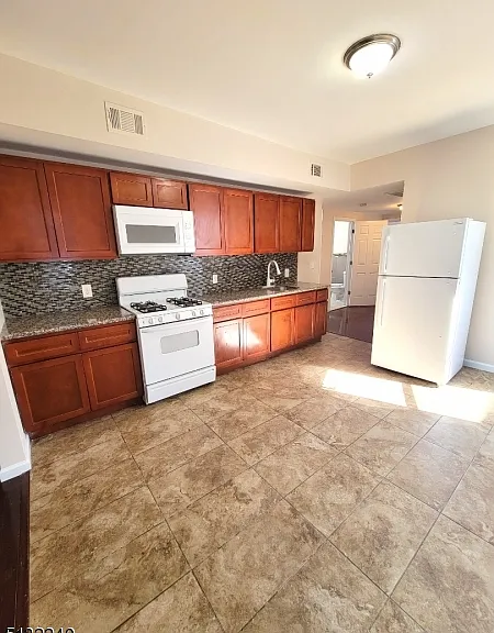 222 Amherst St #2 — Photo 2